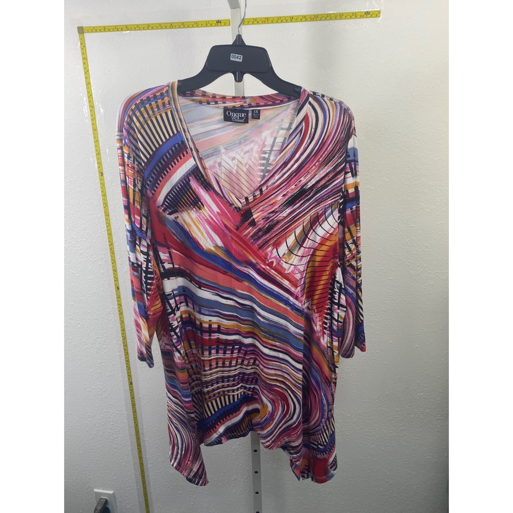 Onque Casual Womens 1X Top Pink Abstract Swirl V-Neck 3/4 Sleeve Sharkbite Hem